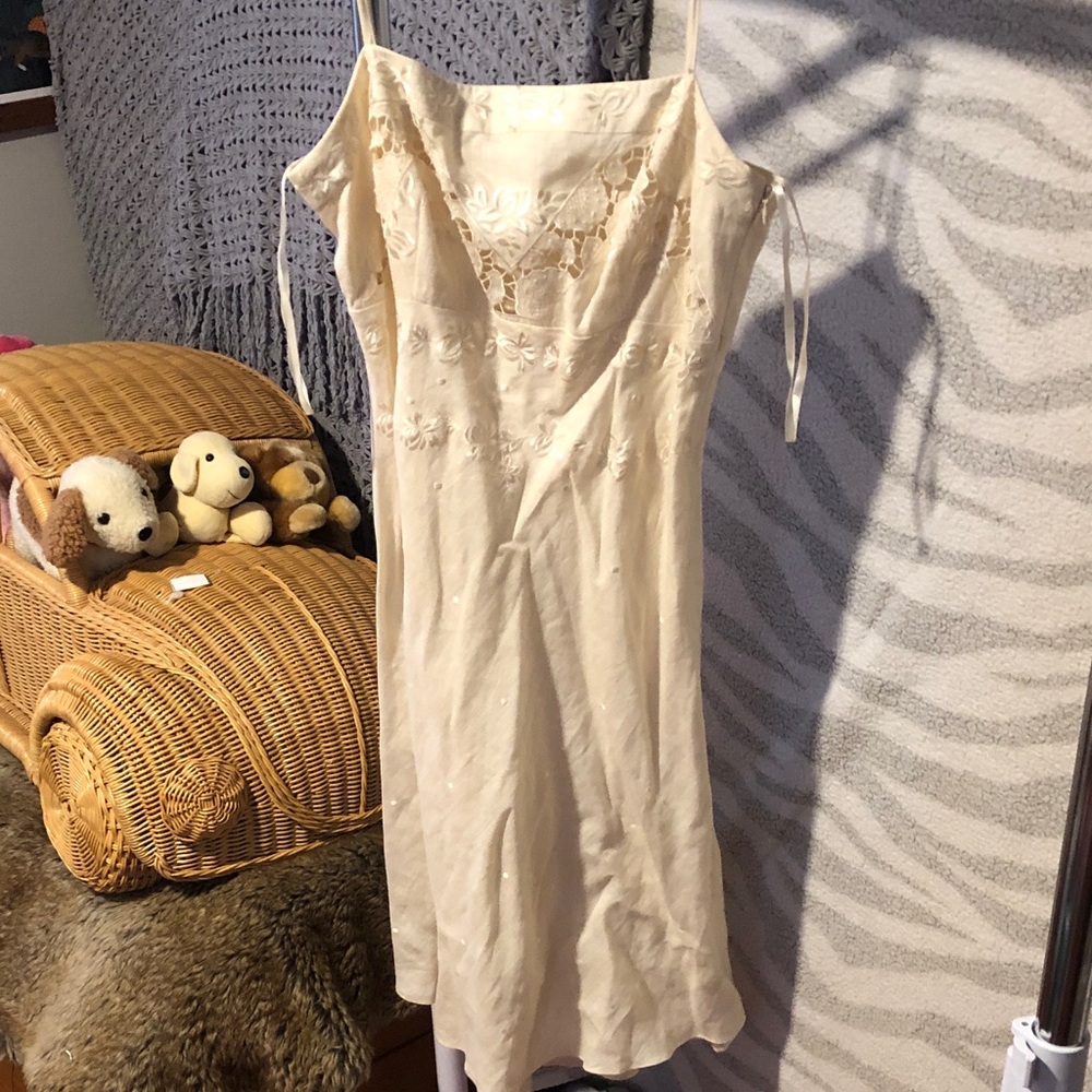Ann Taylor Cream Satin linen Dress w embroidered details